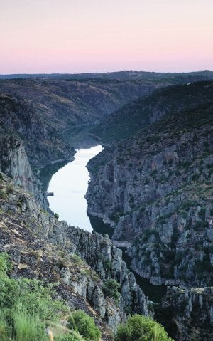 El Duero, desde el Mirador de Las Barrancas al atardecer, en la comarca de Sayago. ::
REPORTAJE FOTOGRÁFICO DE J. PRIETO