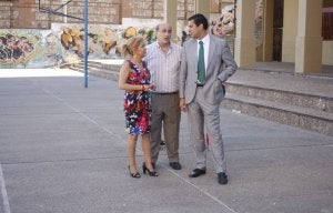 El director provincial de Educación, Fernando Prada, junto a Rosa Valdeón y Alberto Castro. ::
R. CASADO