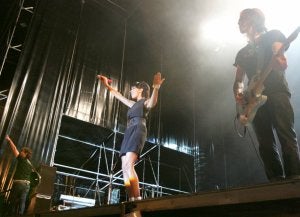 David, Raquel y Juan Luis (de izquierda a derecha), durante su concierto en Las Huertas del Obispo. ::
V. H.
