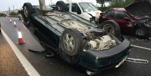 Un triple accidente en Laguna con 11 turismos implicados causa 13 heridos
