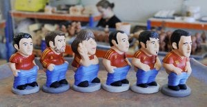 Los 'caganers' de Xavi Hernández, Gerard Piqué, Carles Puyol, Andrés Iniesta, David Villa y Sergio Busquets.  ::
EFE