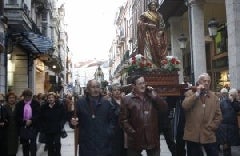 Con los ciegos y las modistas