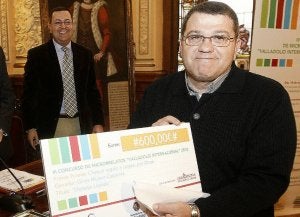 Un microrrelato inspirado en 'El dinosaurio', de Monterroso, gana el concurso de Valladolid