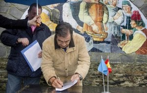 El exvicepresidente del Gobierno Álvarez-Cascos suscribe su militancia a Foro Asturias. ::
A. MORANTE-EFE
