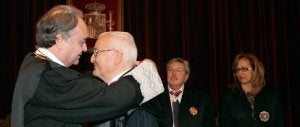 Entrega de la cruz de San Raimundo de Peñafort a José Carlos Hidalgo. ::
MERCHE DE LA FUENTE