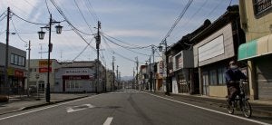 Las calles de la ciudad de Minamisoma están prácticamente desiertas y la mayoría de los negocios, cerrados. ::                             PABLO M. DÍEZ