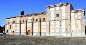 Ermita de la Virgen del Pinarejo, situada a tres kilómetros del pueblo, junto al río Voltoya. ::
E. R.