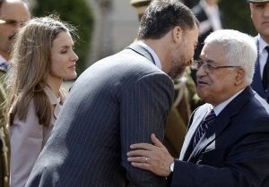 Los Príncipes se despiden de Abás. ::
T. TODRAS WHITEHILL-EFE