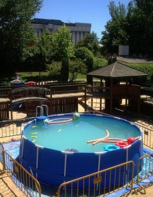 Piscina en la que falleció el niño de dos años en 2008. ::                             EL NORTE