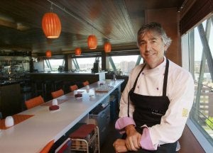 Jesús Ramiro en el nuevo local de tapas. ::
R. GÓMEZ