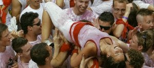 Bullicio, diversión y alcohol en unas fiestas de San Fermín, en Pamplona. ::
VÍCTOR R. CAIVANO