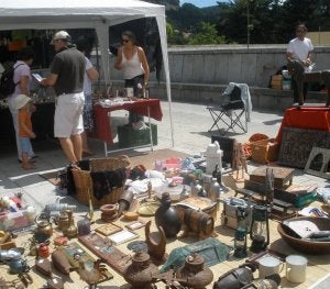 Alguno de los puestos del mercadillo. ::
B. R.