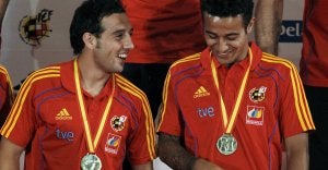 Cazorla y Thiago, durante un acto, ayer, con la selección en la Ciudad del Fútbol. ::                             JUANJO GUILLÉN / EFE