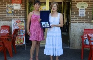 Ana Vivot entrega el galardón a Rosa María Maroto. ::
PABLO CRESPO