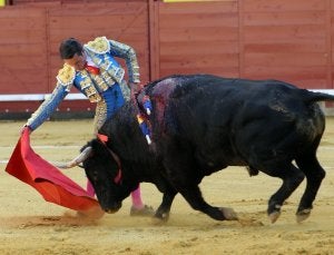Urdiales conduce con suavidad al primero de la tarde.