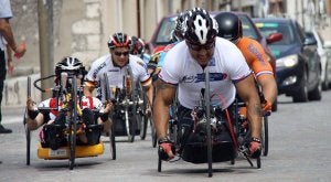 Momento de una de las etapas de la prueba ciclista paralímpica disputada el año pasado. ::
EL NORTE