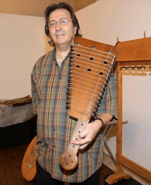 Luis Delgado: «El público encuentra tranquilidad y remanso en la música medieval»