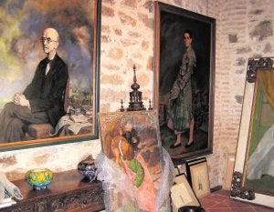 EN MARCHA. Los retratos de Falla y Belmonte presiden una de las salas del museo Ignacio Zuloaga de Pedraza, que reabrirá en breve. ::                             C. A.