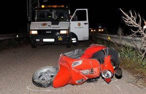 Estado en el que quedó la motocicleta en la que viajaba la pareja que falleció en abril. ::                             RICARDO OTAZO