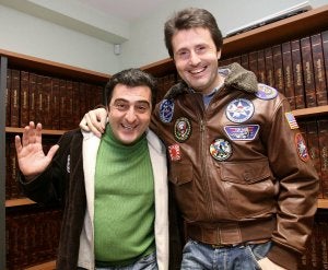 Javier Lázaro y Raúl Pérez, ayer, en la redacción de El Norte. ::
ANTONIO TANARRO
