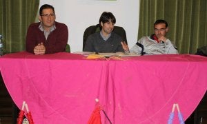 Victorino Torres, Carlos Carrillo y Jaime Nieto, en la asamblea de la peña en Baltanás. ::
LUIS A. CURIEL