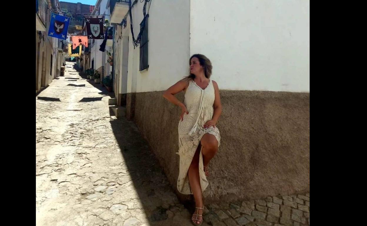 Esther Merino en el Alburquerque medieval.