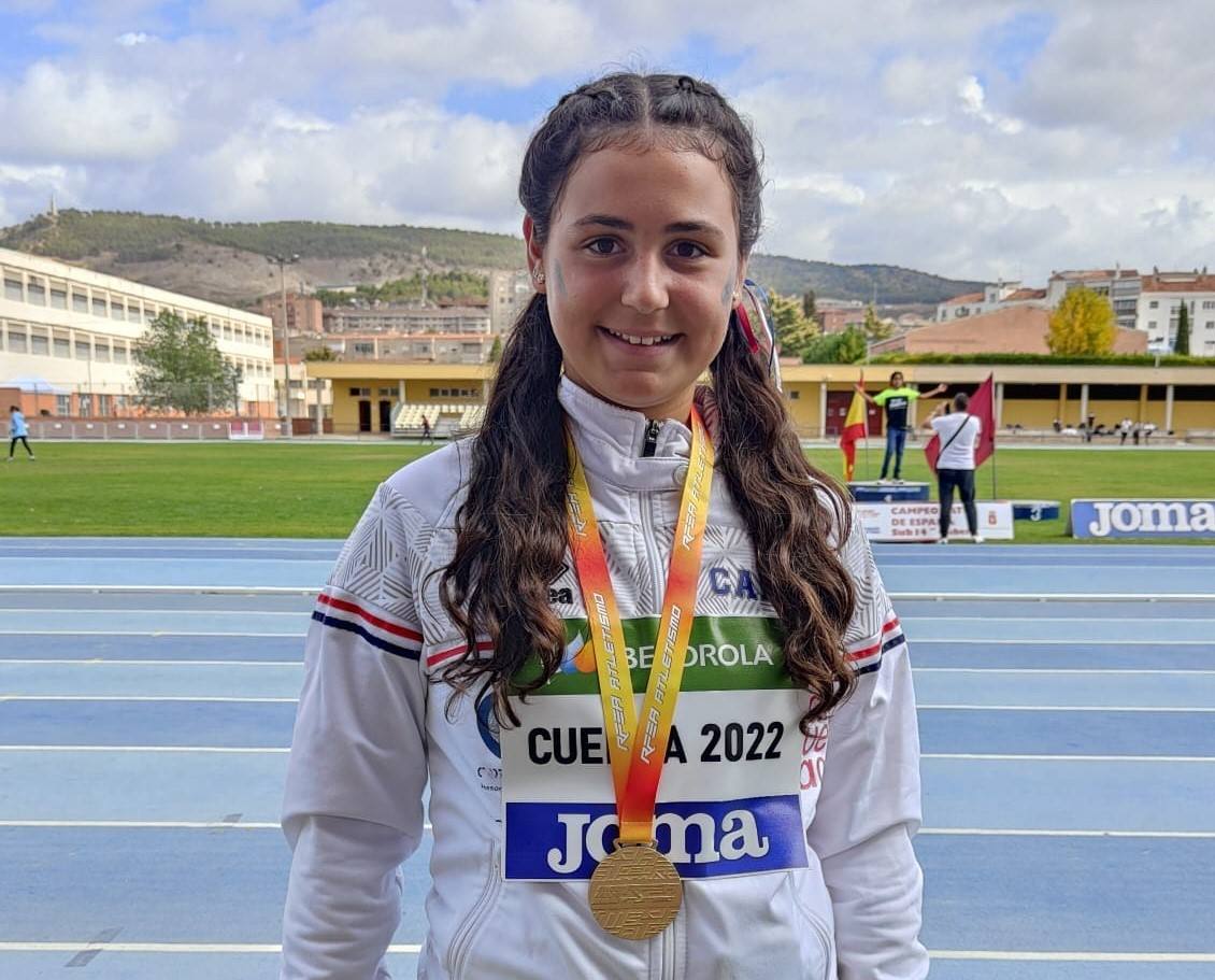 La atleta Saray Ruiz, campeona de España sub-14 en lanzamiento de peso