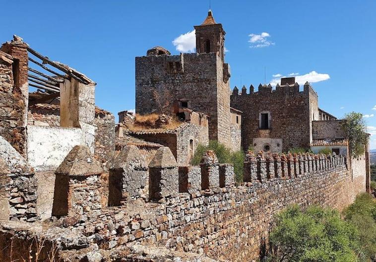 Estado que presenta el castillo de Azagala