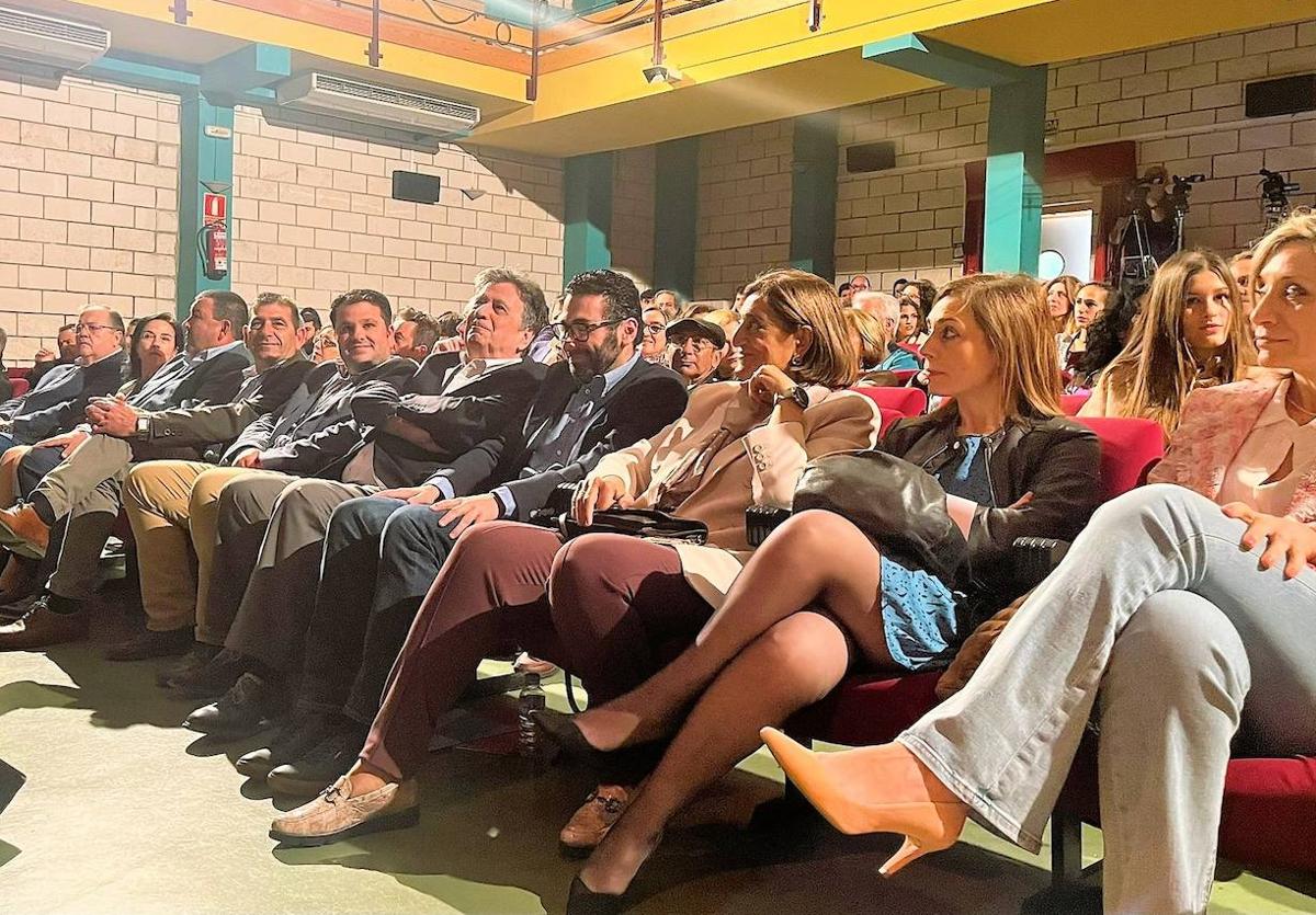 Landero recupera el lenguaje de su infancia alburquerqueña