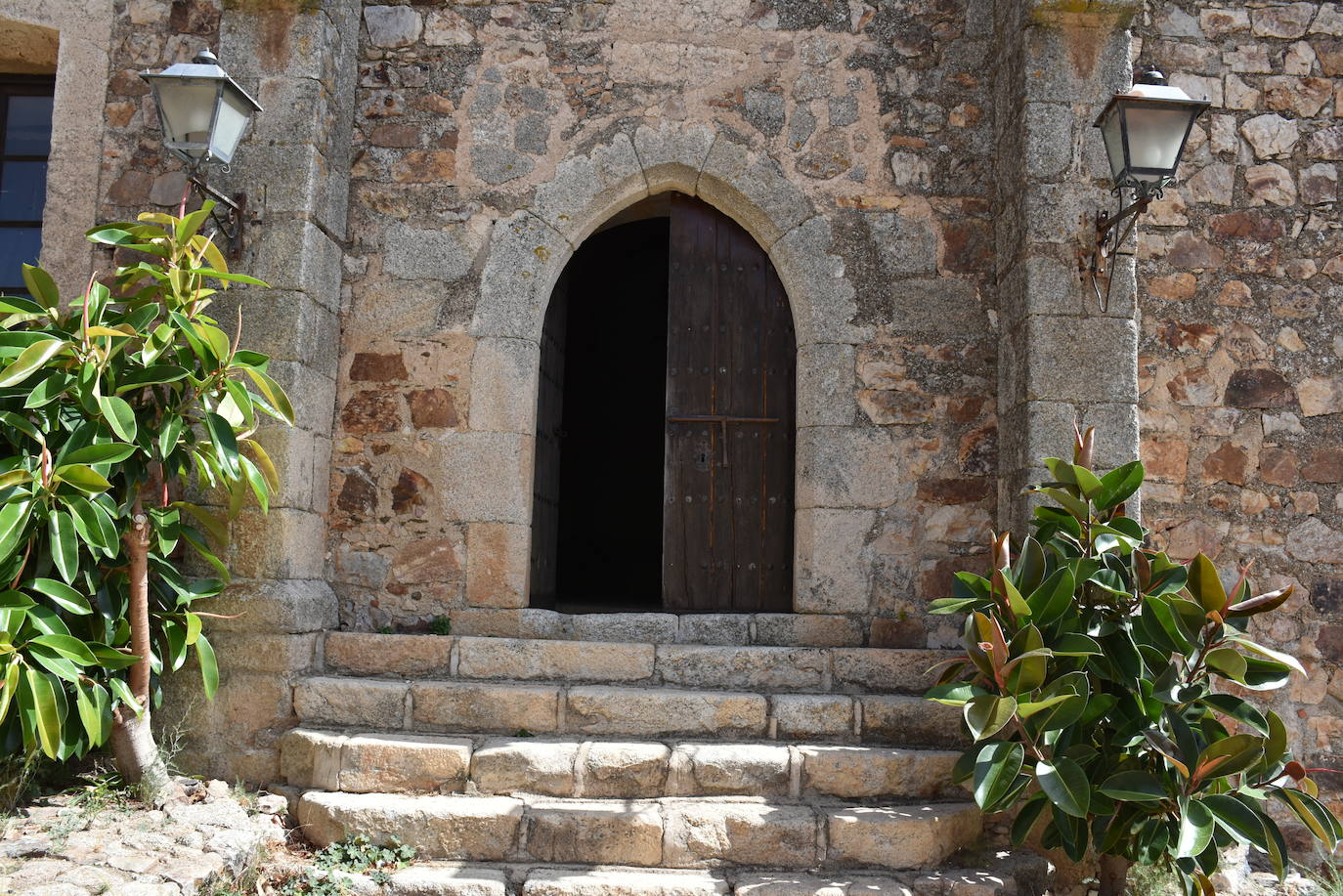 Puertas del Castillo de Luna