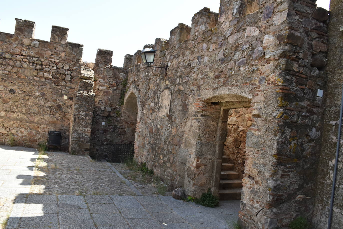 Puertas del Castillo de Luna