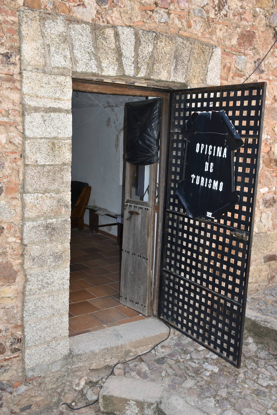 Puertas del Castillo de Luna