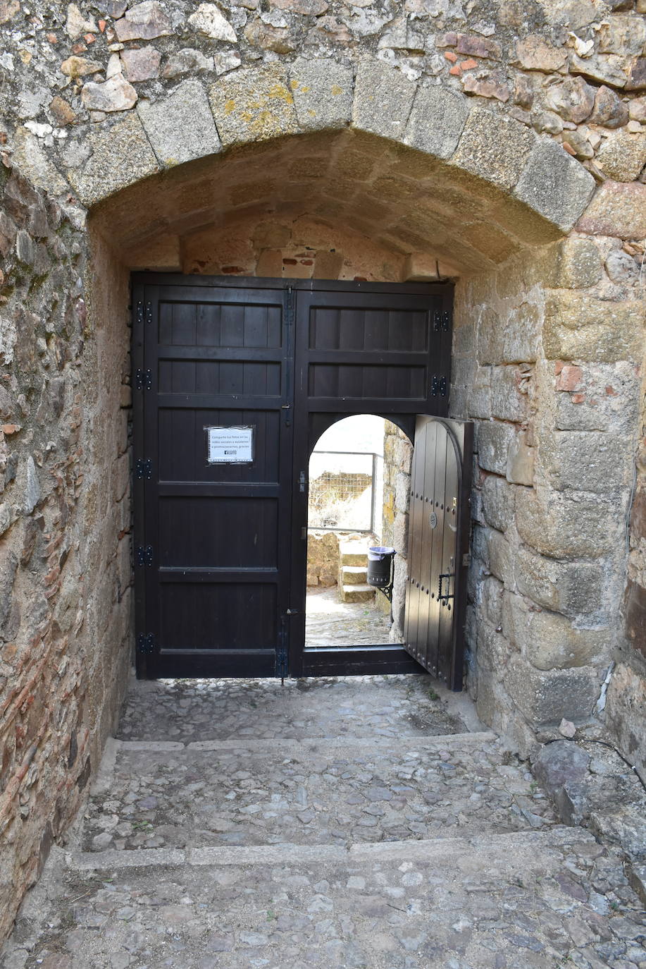 Puertas del Castillo de Luna