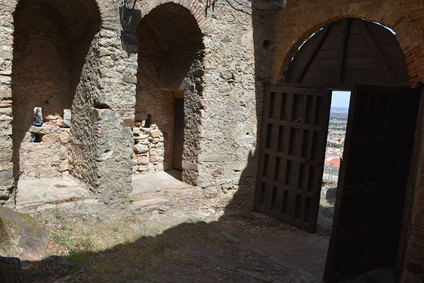 Puertas del Castillo de Luna