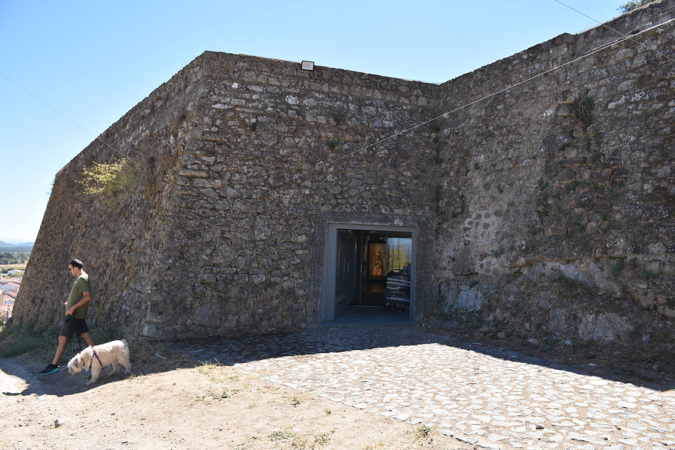 Centro de interpretación del Medievo y de recepción de visitantes del Castillo de Luna