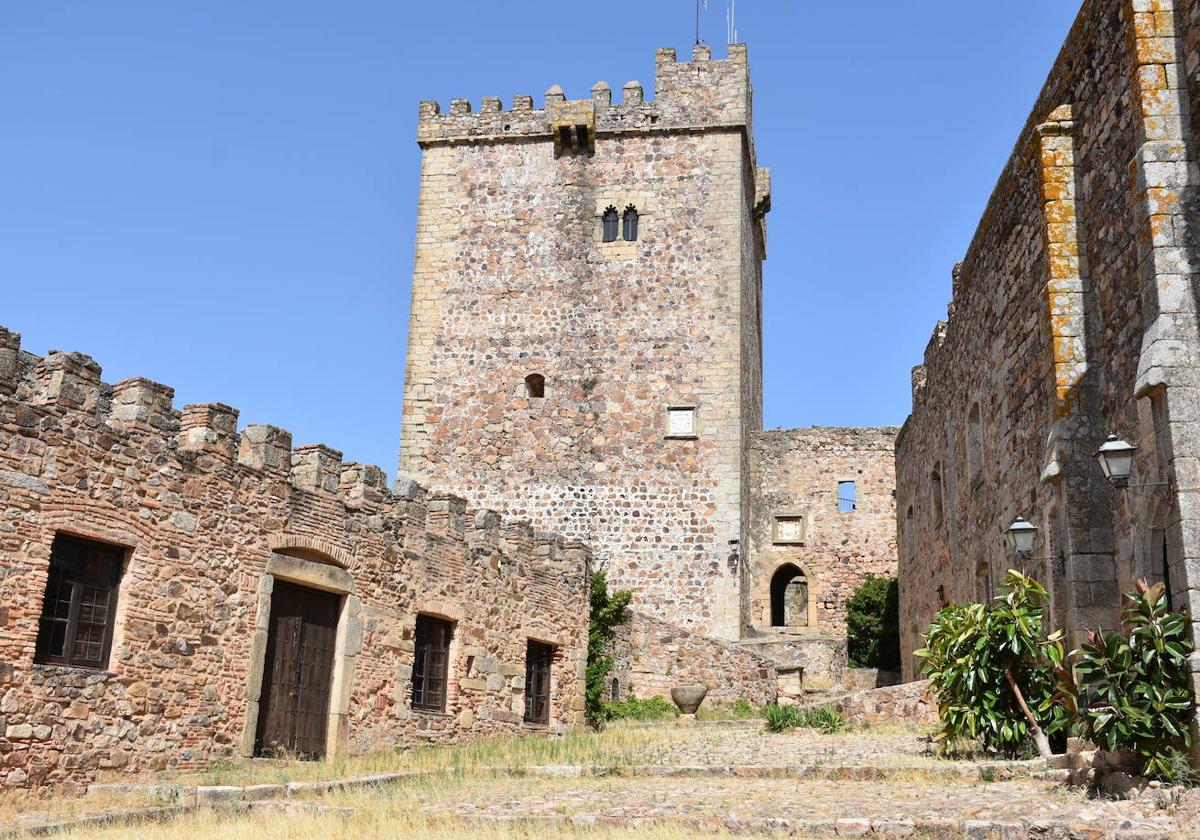 Manuel Gutiérrez: «El castillo de Alburquerque se encuentra abandonado a su suerte»