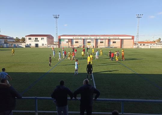 El partido se interrumpió por una tangana entre jugadores