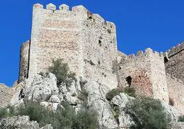 Desprendimientos y grietas en el castillo