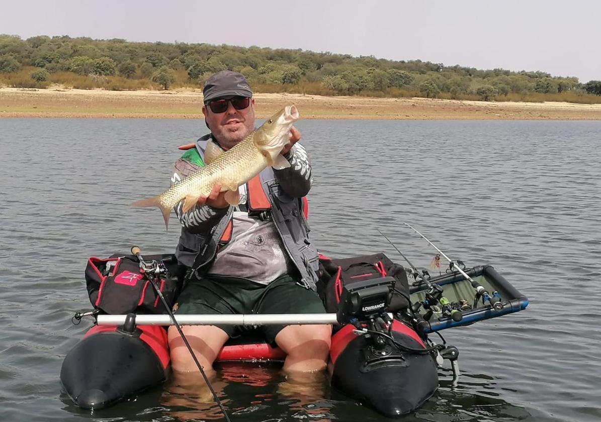 Dos alburquerqueños participan este fin de semana en el Campeonato de España Black-bass Embarcación