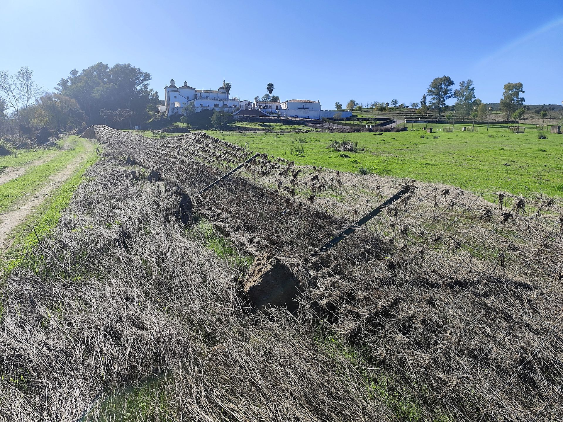 La crecida del río derribó de nuevo alambradas el pasado 15 de octubre