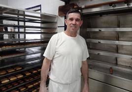José Calaco 'Canela', en su obrador de la panadería 'La Tahona'.