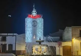 Torre del reloj, en la plaza Francisco Vera, esta Nochevieja.