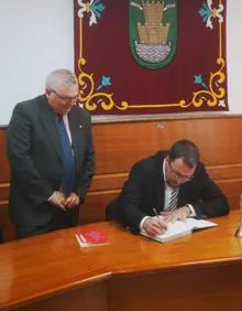 Imagen secundaria 2 - El Gobierno nombra nuevo presidente de Renfe a Raül Blanco Díaz, de origen familiar en Alconchel