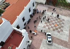Vista aérea desde el dron del acto de presentación de la nueva unidad policial ayer.