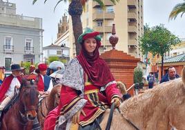 La Heralda a su llegada a las puertas del teatro Carolina Coronado