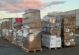 Varios palets clasificados y pendientes de ser cargados en los camiones