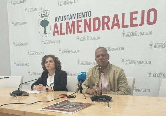 Ivo Tanasse Nabais, presidente de la federación extremeña, junto a la edil Carolina Preciado
