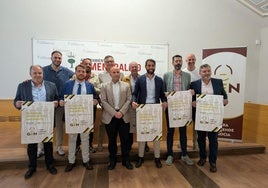 Parte de los miembros de la nueva asociación posan tras la presentación oficial