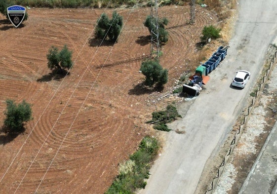 Una de las infracciones más perseguidas es la de arrojar basuras fuera de hora