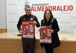 La concejala de Deportes y el presidente del club tras la presentación de la prueba